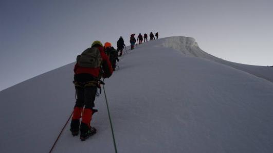 登山有风险 小心加谨慎 驴友户外登山旅游注意事项有哪些